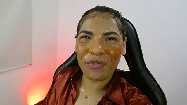 Inaa-Love – webcam model profile photo Image 3