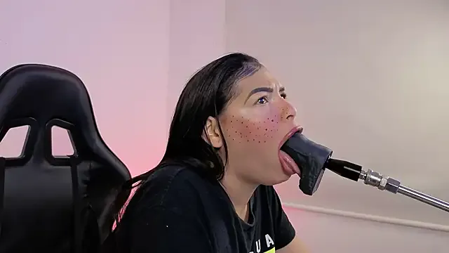 Inaa-Love – webcam model profile photo Image 5