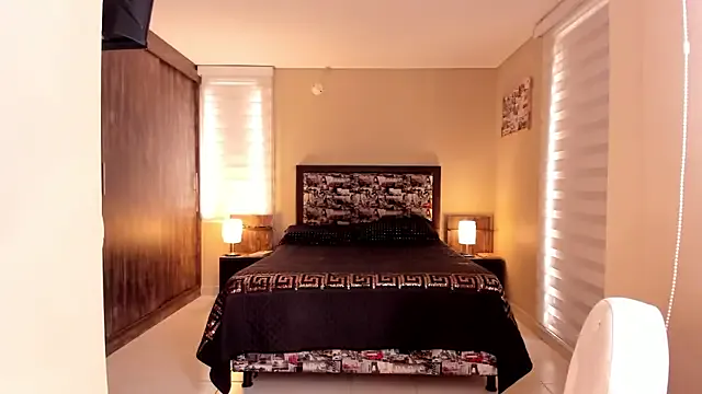 shine_chanel – webcam model profile photo Image 7