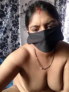 EmiliaCatalina – webcam model profile photo Image 16