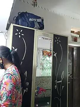 EmiliaCatalina – webcam model profile photo Image 5