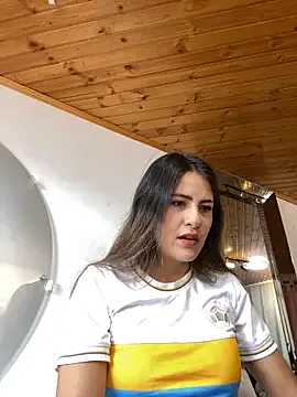 EmiliaCatalina – webcam model profile photo Image 12