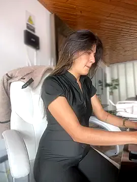 EmiliaCatalina – webcam model profile photo Image 19