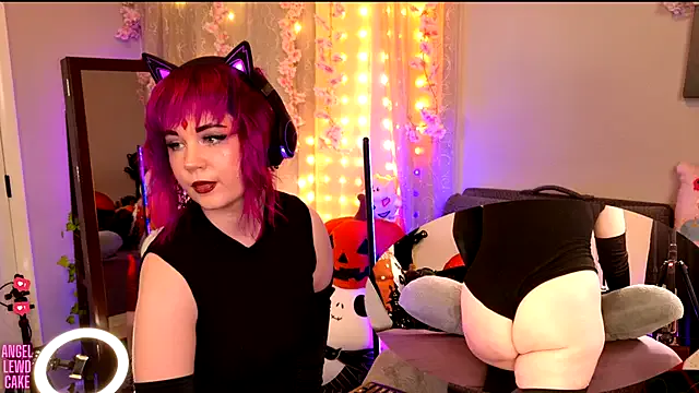 STRIP_GLOW – webcam model profile photo Image 8