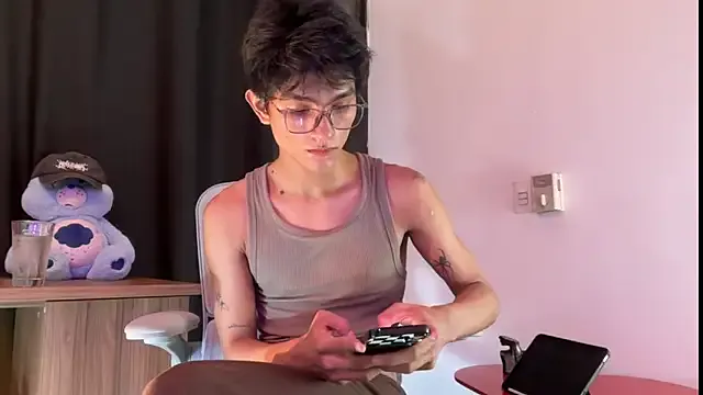 babyaylin – webcam model profile photo Image 3