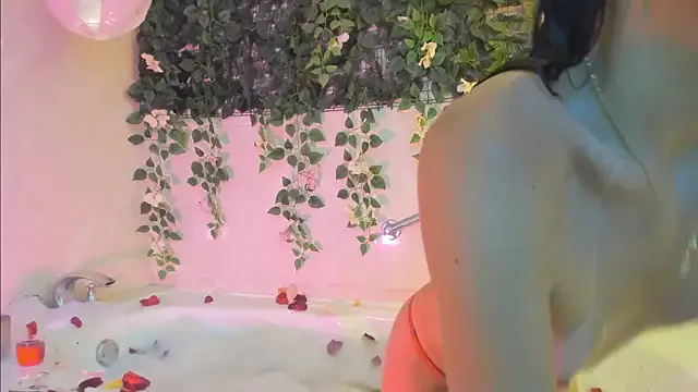 LucidLucy – webcam model profile photo Image 15