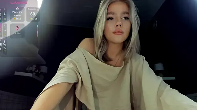 LunaRase – webcam model profile photo Image 2