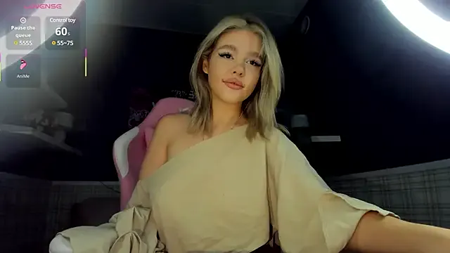 LunaRase – webcam model profile photo Image 3