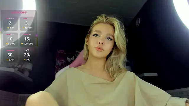 LunaRase – webcam model profile photo Image 7