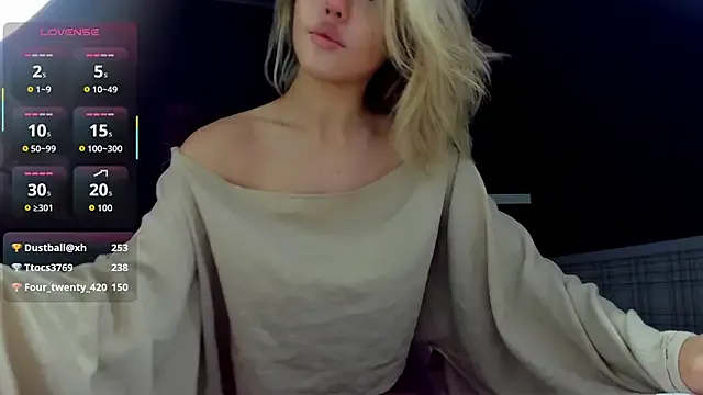 LunaRase – webcam model profile photo Image 9