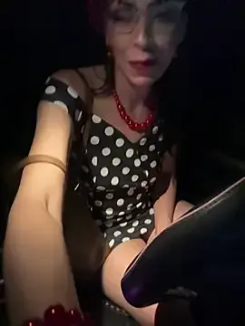 Keep_us_wild – webcam model profile photo Image 4