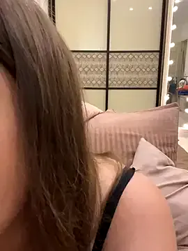 seraphine23 – webcam model profile photo Image 6