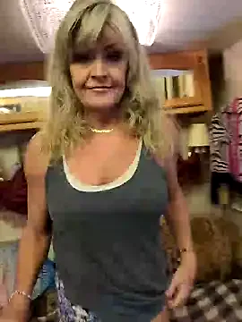 sareandrob – webcam model profile photo Image 12