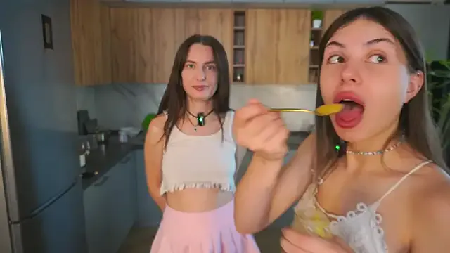 avnikaur – webcam model profile photo Image 10