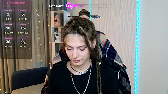 4U143 – webcam model profile photo Image 12