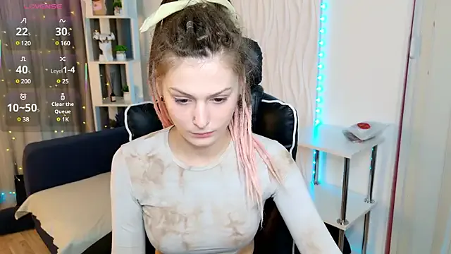 4U143 – webcam model profile photo Image 2