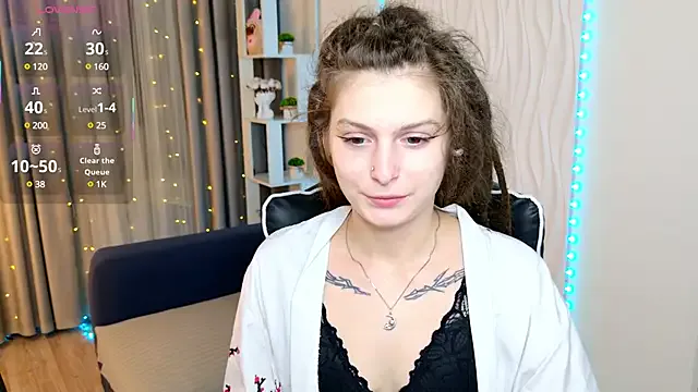 4U143 – webcam model profile photo Image 6