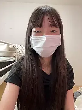 EmiliaCatalina – webcam model profile photo Image 3