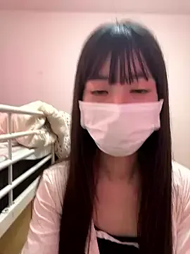 EmiliaCatalina – webcam model profile photo Image 4