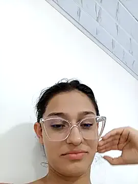 Ary-18 – webcam model profile photo