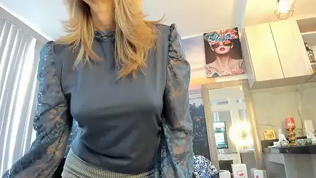 EmiliaCatalina – webcam model profile photo Image 12