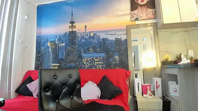 EmiliaCatalina – webcam model profile photo Image 2