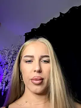 Chaptertoo – webcam model profile photo Image 14