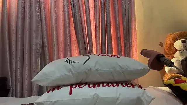 RollDolls – webcam model profile photo Image 11