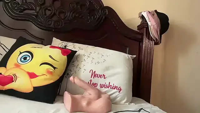 RollDolls – webcam model profile photo Image 6