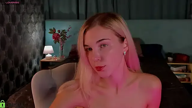 oypo – webcam model profile photo Image 4