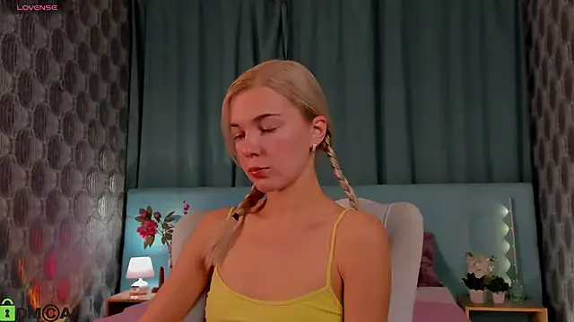 oypo – webcam model profile photo Image 7