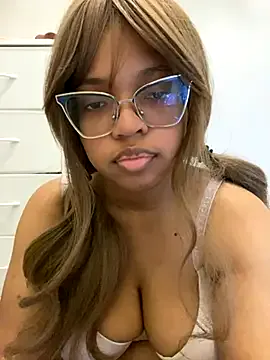 stussy3325 – webcam model profile photo Image 4