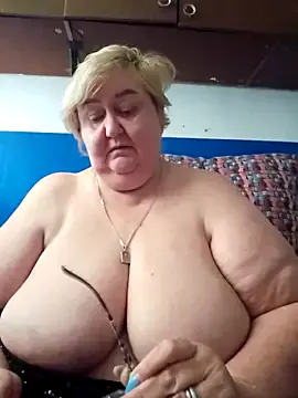 AKO_o0 – webcam model profile photo Image 2