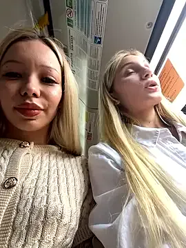 SarahSexyBiker – webcam model profile photo Image 11