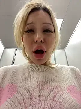 SarahSexyBiker – webcam model profile photo Image 18