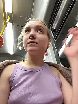 RollDolls – webcam model profile photo Image 10