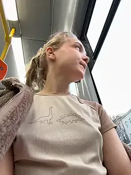 RollDolls – webcam model profile photo Image 13