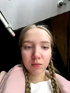 RollDolls – webcam model profile photo Image 19