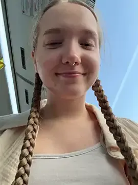 RollDolls – webcam model profile photo Image 8