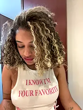 ellieluvs – webcam model profile photo Image 17