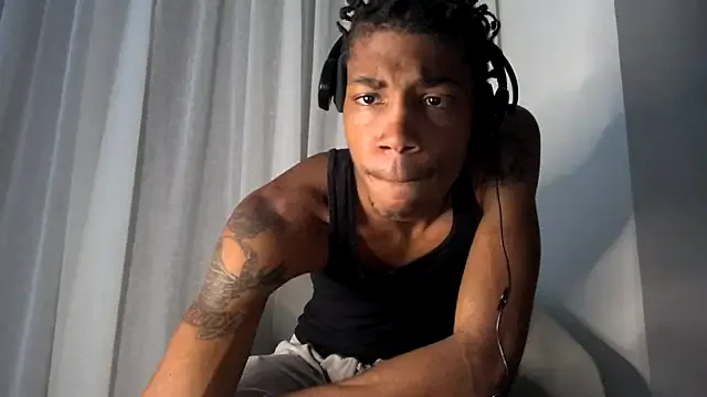 Charly_ – webcam model profile photo Image 15