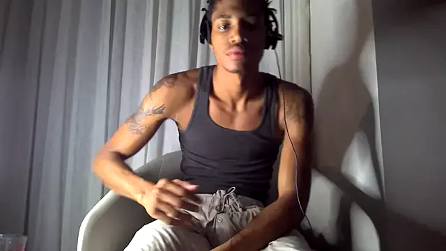 Charly_ – webcam model profile photo Image 18