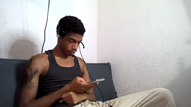 Charly_ – webcam model profile photo Image 2