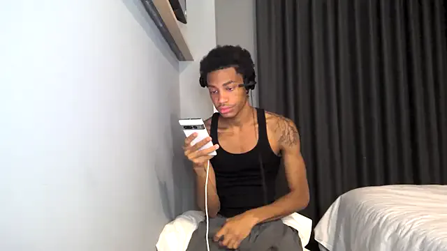 Charly_ – webcam model profile photo Image 5