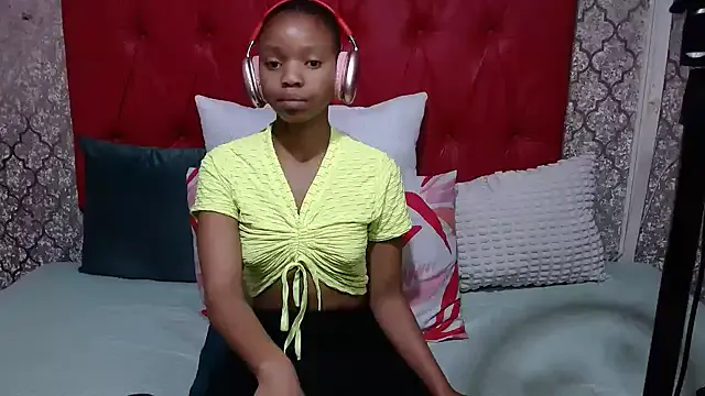 AstridVex – webcam model profile photo Image 19