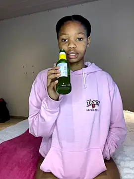 AstridVex – webcam model profile photo Image 6