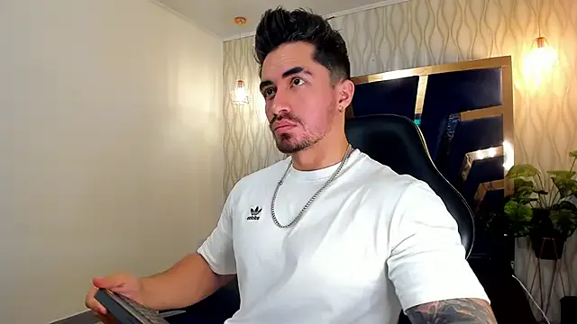 esthetics_boys – webcam model profile photo Image 6