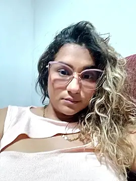 RuslanaXX – webcam model profile photo Image 2