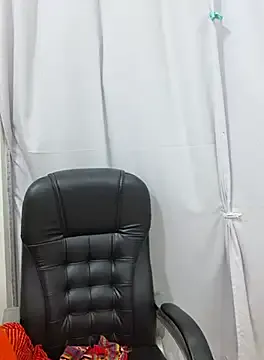 Liana_MilfHot – webcam model profile photo Image 18