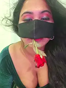 Liana_MilfHot – webcam model profile photo Image 3